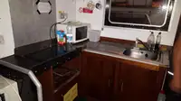 Tàu làm việc để bán