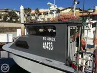 Tàu kéo lưới để bán