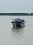 Tàu chở thủy thủ đoàn để bán