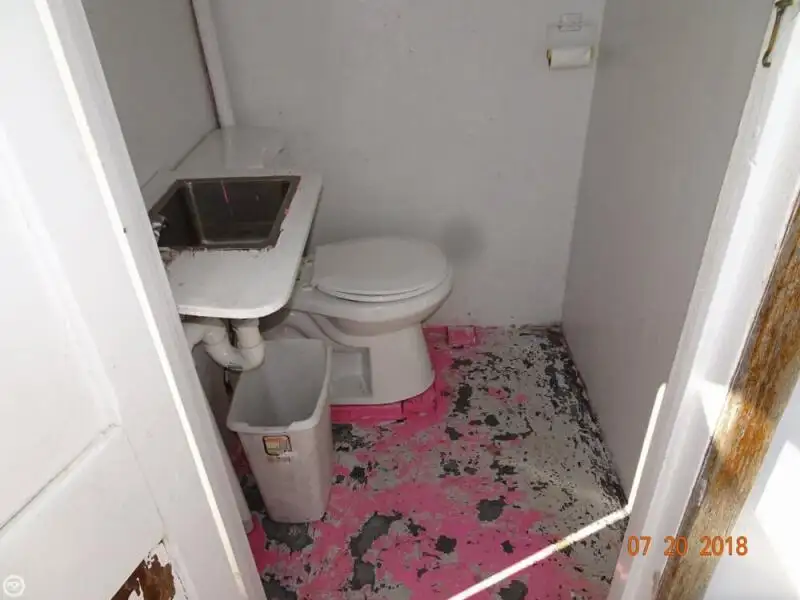 Tàu đánh cá để bán