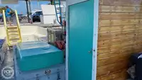 Tàu du lịch để bán