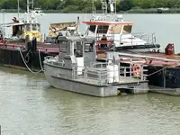 Tàu làm việc để bán