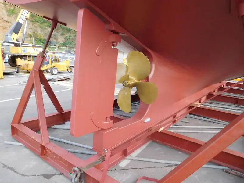 Tàu kéo lưới để bán