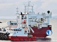 Tàu kéo lưới để bán