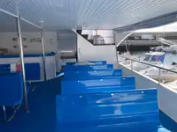 Tàu du lịch để bán