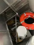 Tàu cứu hộ để bán