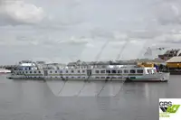 Tàu du lịch để bán