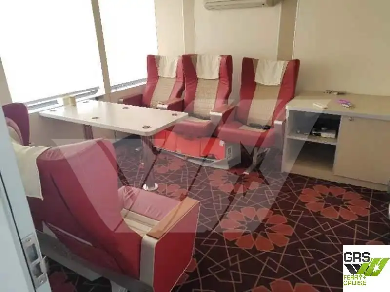 Tàu du lịch để bán