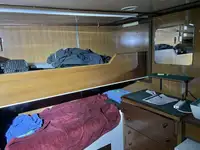 Tàu kéo lưới để bán