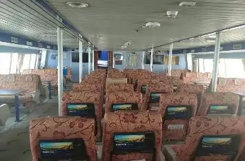 Tàu du lịch để bán