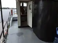 Tàu kéo để bán