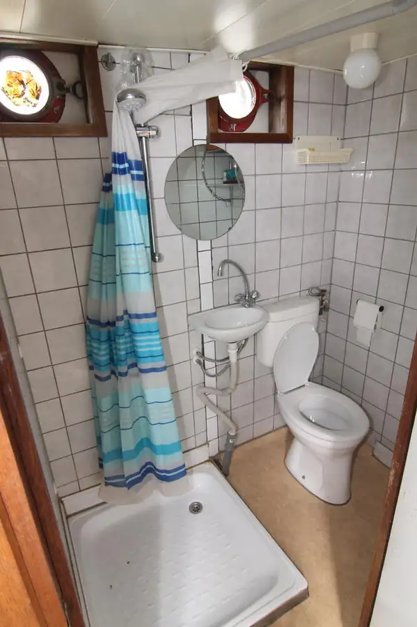 Sà lan để bán