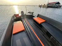 Tàu làm việc để bán
