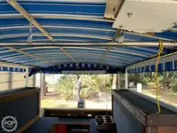 Tàu du lịch để bán