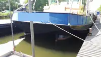 Tàu kéo lưới để bán