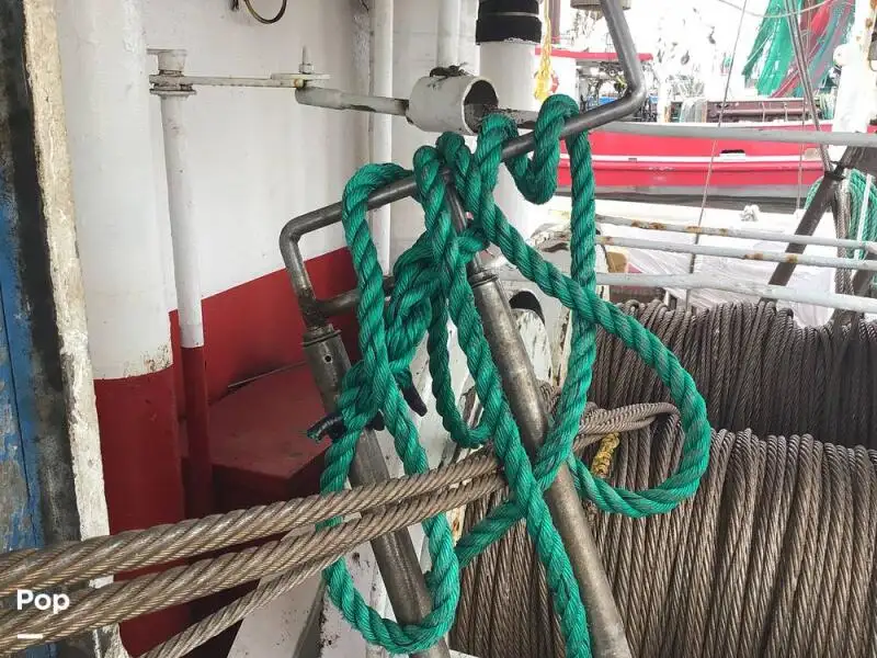 Tàu kéo lưới để bán