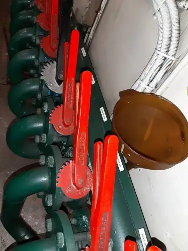 Tàu kéo lưới để bán