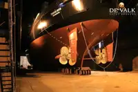 Tàu phá băng để bán