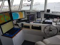 Tàu câu dài để bán