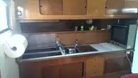 Tàu chở thủy thủ đoàn để bán