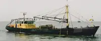 Tàu kéo lưới để bán