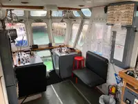 Tàu kéo để bán