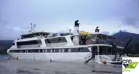 Tàu du lịch để bán