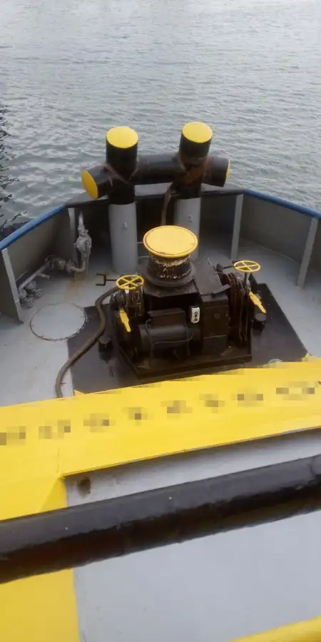 Tàu kéo để bán