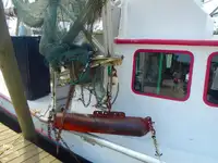 Tàu kéo lưới để bán