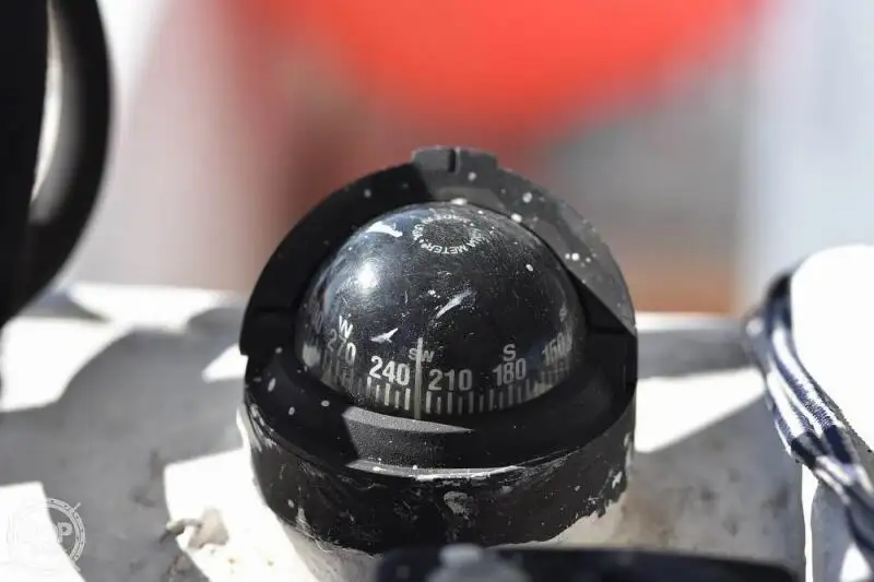Tàu câu dài để bán