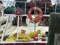 Tàu kéo lưới để bán