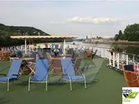 Tàu du lịch để bán