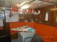 Tàu chở thủy thủ đoàn để bán