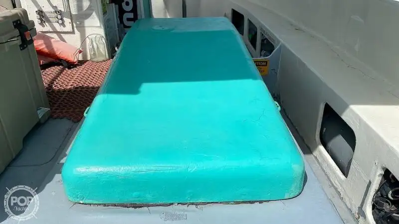 Tàu du lịch để bán