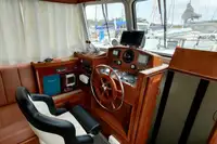 Tàu kéo lưới để bán
