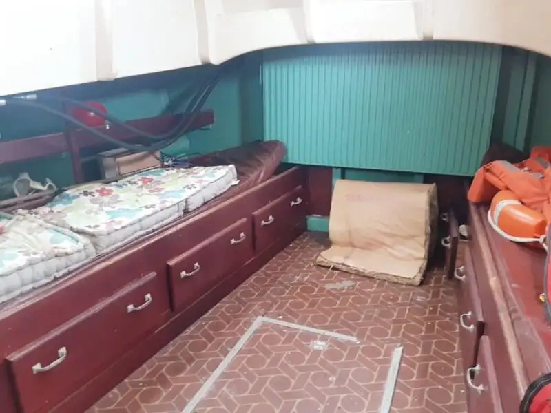 Tàu dẫn đường để bán