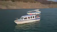 Tàu du lịch để bán