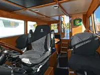 Tàu làm việc để bán