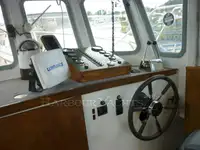 Tàu kéo lưới để bán