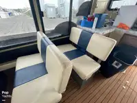 Tàu du lịch để bán