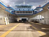 Tàu phà để bán