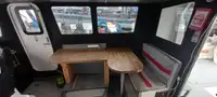 Tàu chở thủy thủ đoàn để bán