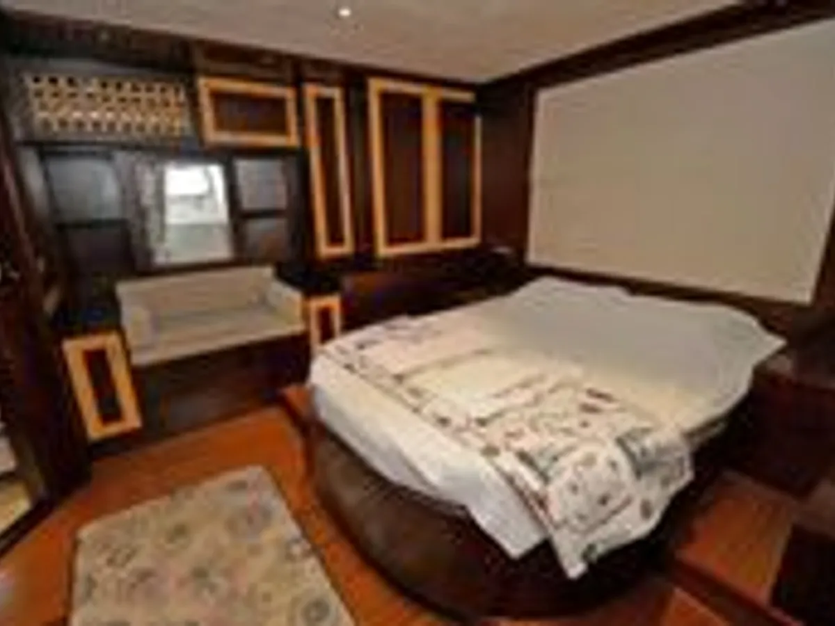 Du thuyền để bán