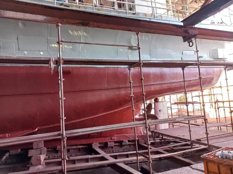 Tàu câu dài để bán