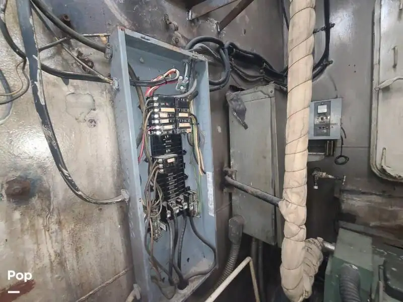 Tàu kéo lưới để bán