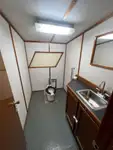 Tàu chở thủy thủ đoàn để bán