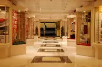 Tàu du lịch rao bán