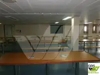 Sà lan chở người để bán