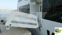 Tàu du lịch để bán