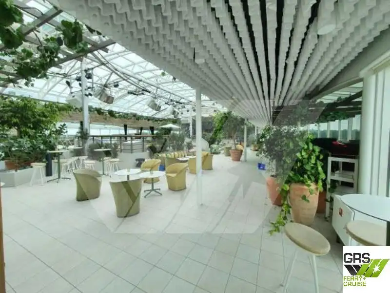 Tàu du lịch để bán